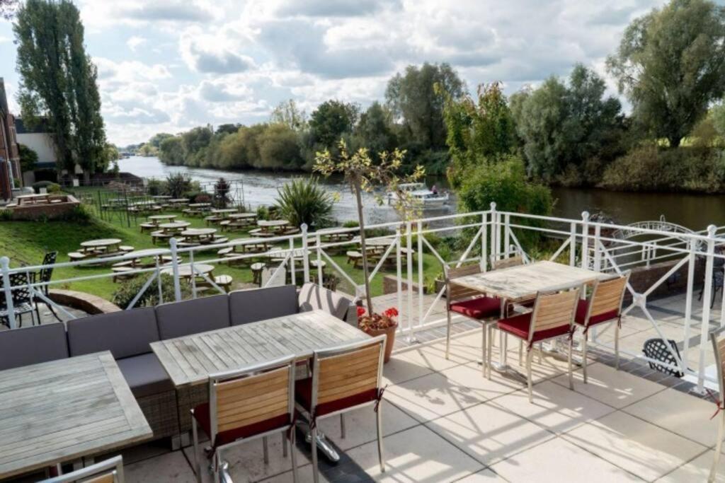 Unrivalled Location - Five Star - Worcester Apartment Exterior foto