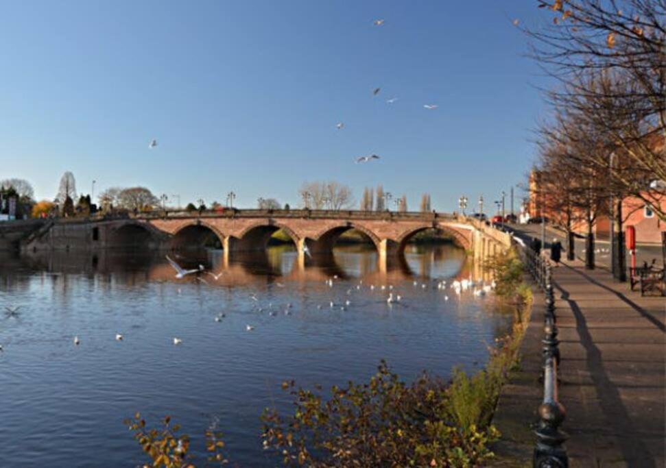 Unrivalled Location - Five Star - Worcester Apartment Exterior foto