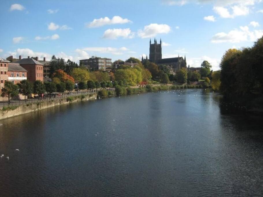 Unrivalled Location - Five Star - Worcester Apartment Exterior foto