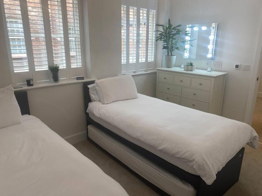 Unrivalled Location - Five Star - Worcester Apartment Exterior foto
