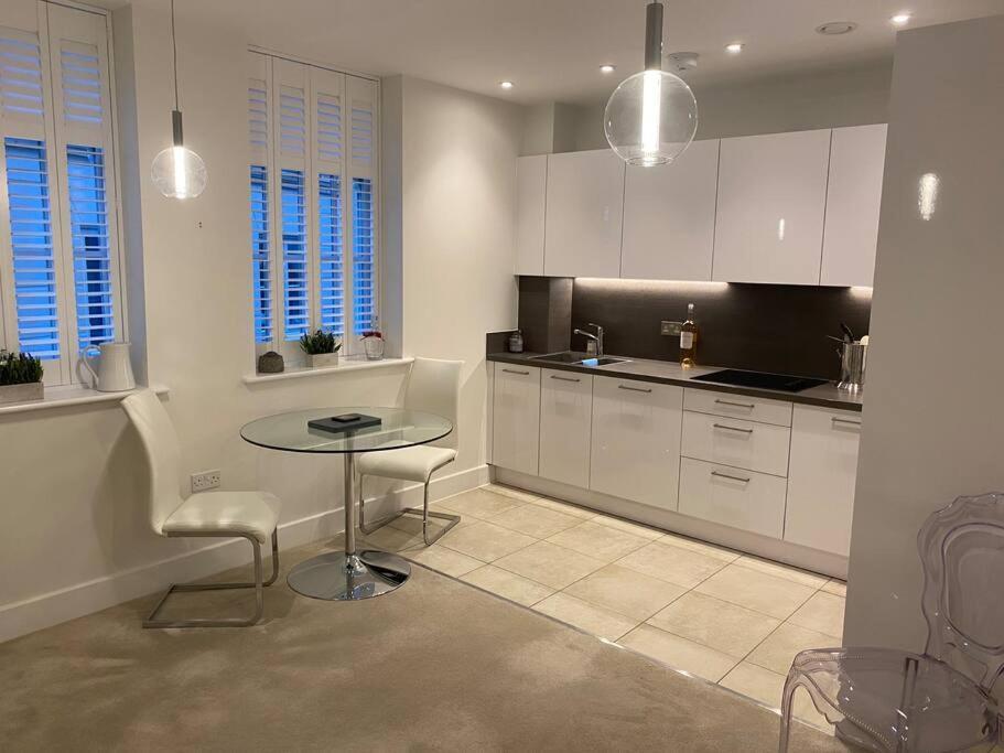 Unrivalled Location - Five Star - Worcester Apartment Exterior foto