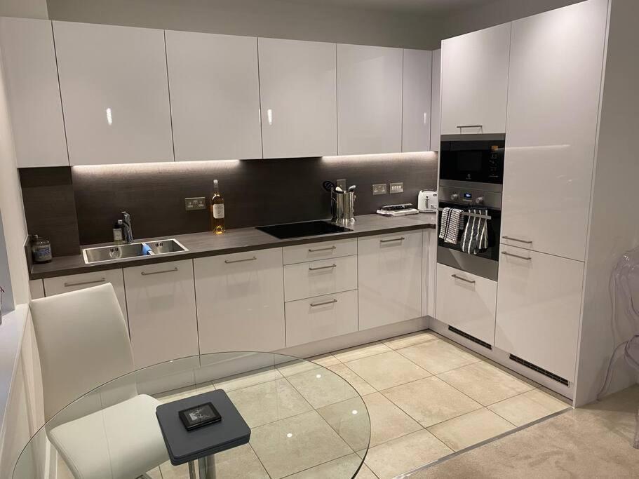 Unrivalled Location - Five Star - Worcester Apartment Exterior foto